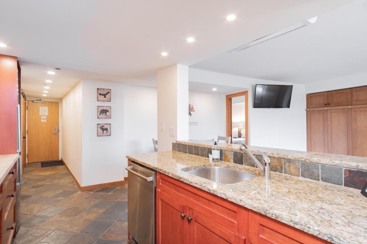 Carleton Lodge By Outpost Whistler Exteriör bild
